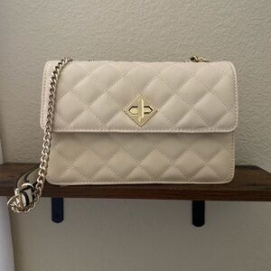 Ivory quilted handbag  gold hardware adjustable strap closure holiday perfection